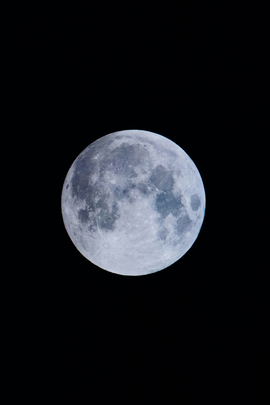 Full Moon In Black